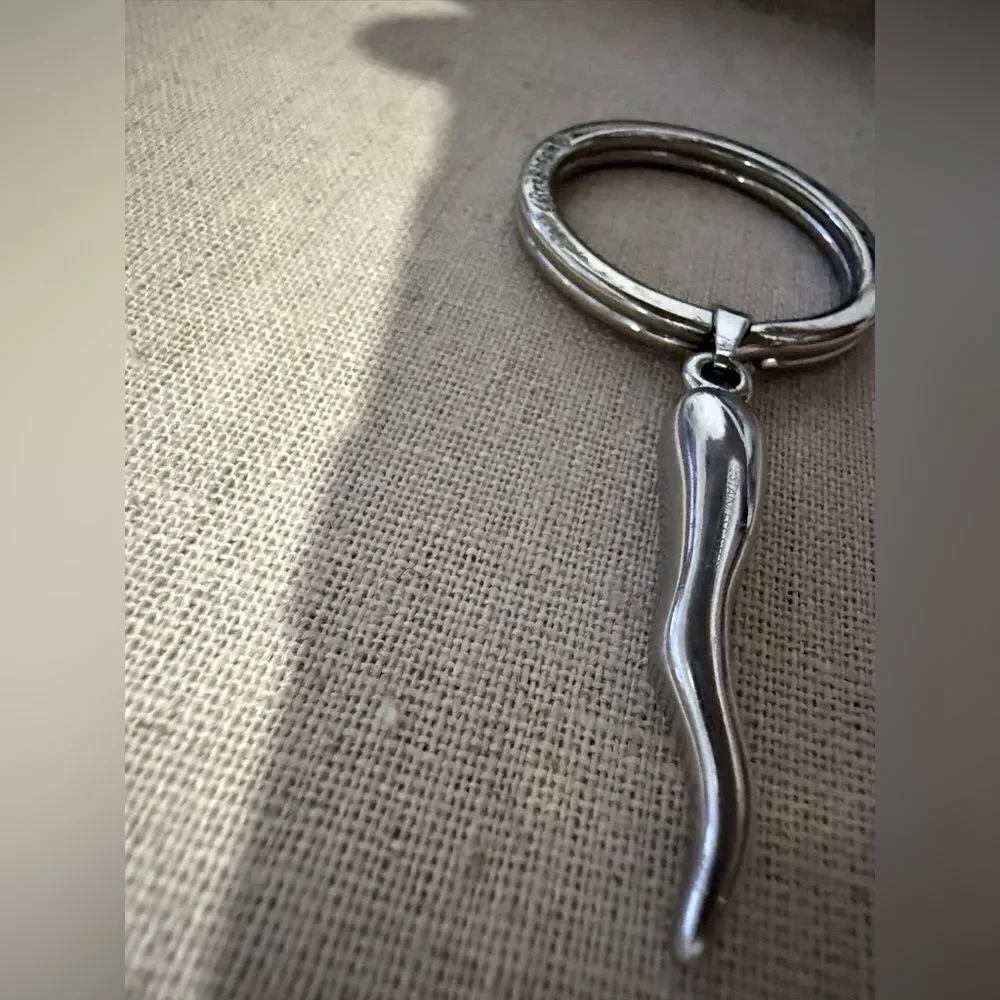 Brighton Silver Keyring with Curved Horn Charm – Vintage Style